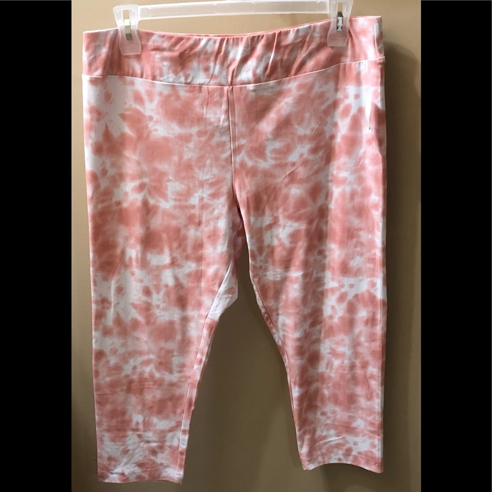 Women’s high rise pink tie dye Capri. Size XXL (20)